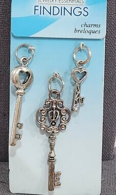 Jewelry Essentials Findings 3 Piece Old Fashioned Key Charms Silver NWT